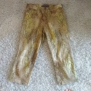 Gloria Vanderbilt cobra capris size 8.